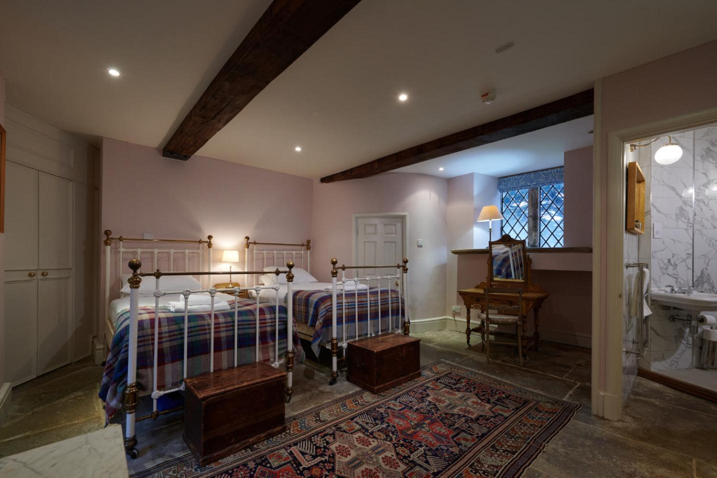 The Hunting Tower Villa Baslow Bagian luar foto