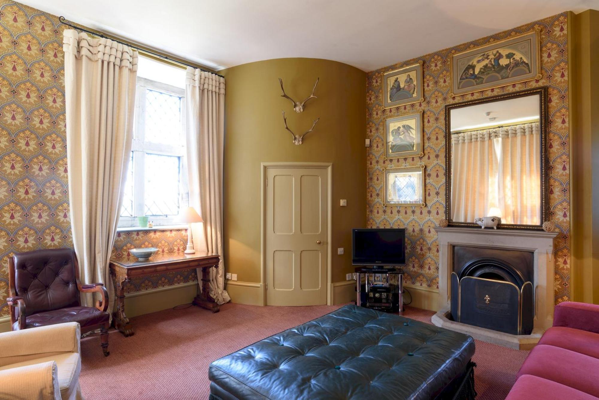 The Hunting Tower Villa Baslow Bagian luar foto